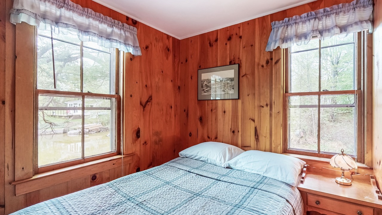 Photo of Bedroom in Raymond