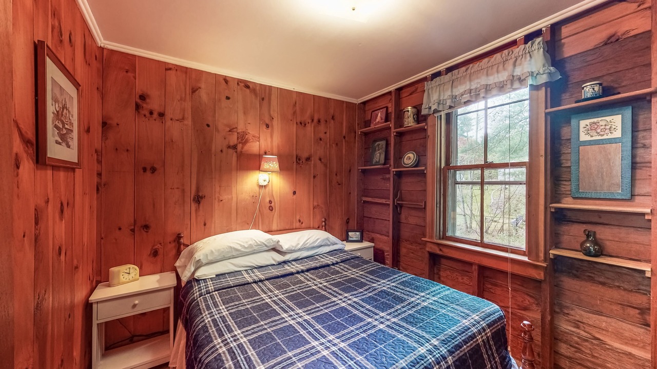 Photo of Bedroom in Raymond