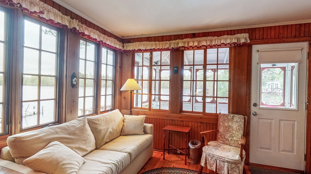 Photo of Livingroom in Raymond