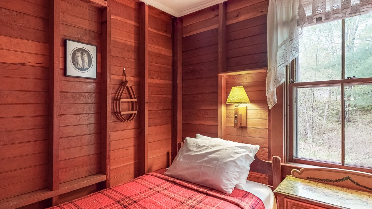 Photo of Bedroom in Raymond