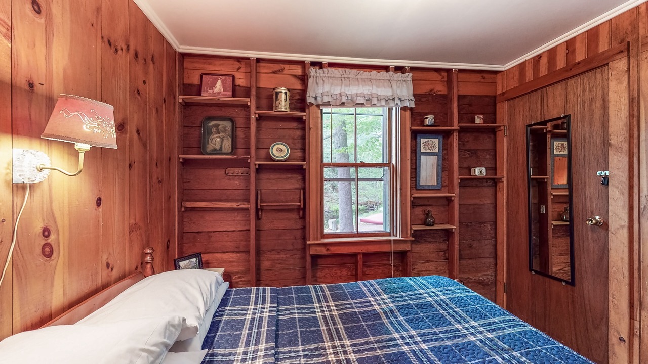Photo of Bedroom in Raymond