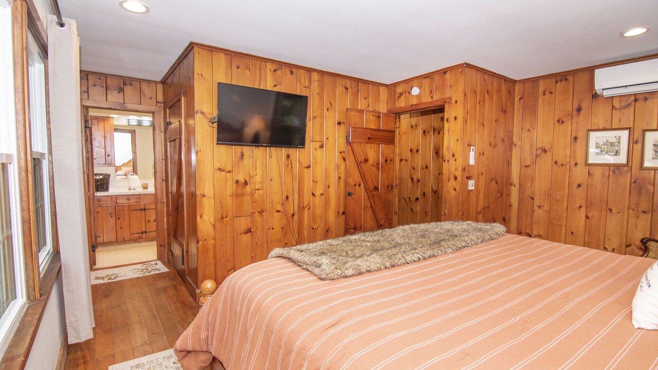 Photo of Bedroom in Lake George
