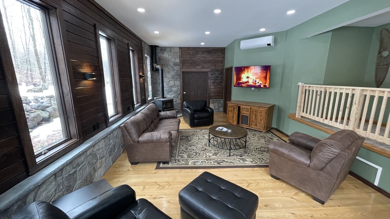 Photo of Livingroom in Salisbury Center