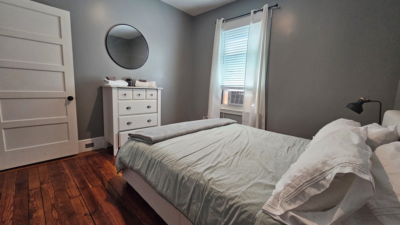 Photo of Bedroom in Top of the Hill