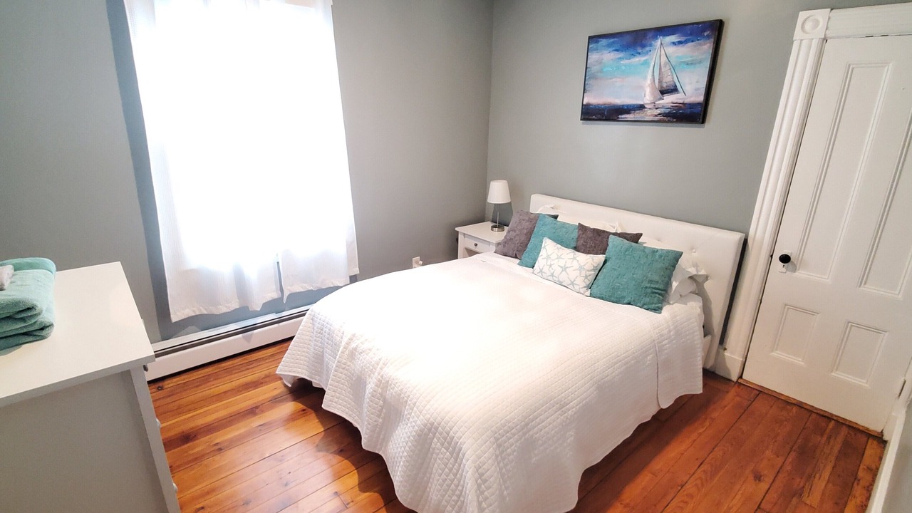 Photo of Bedroom in Top of the Hill