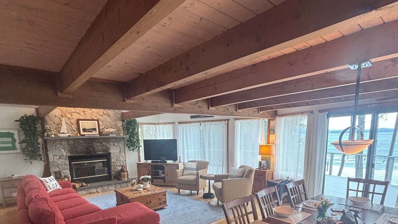 Photo of Livingroom in Moultonborough