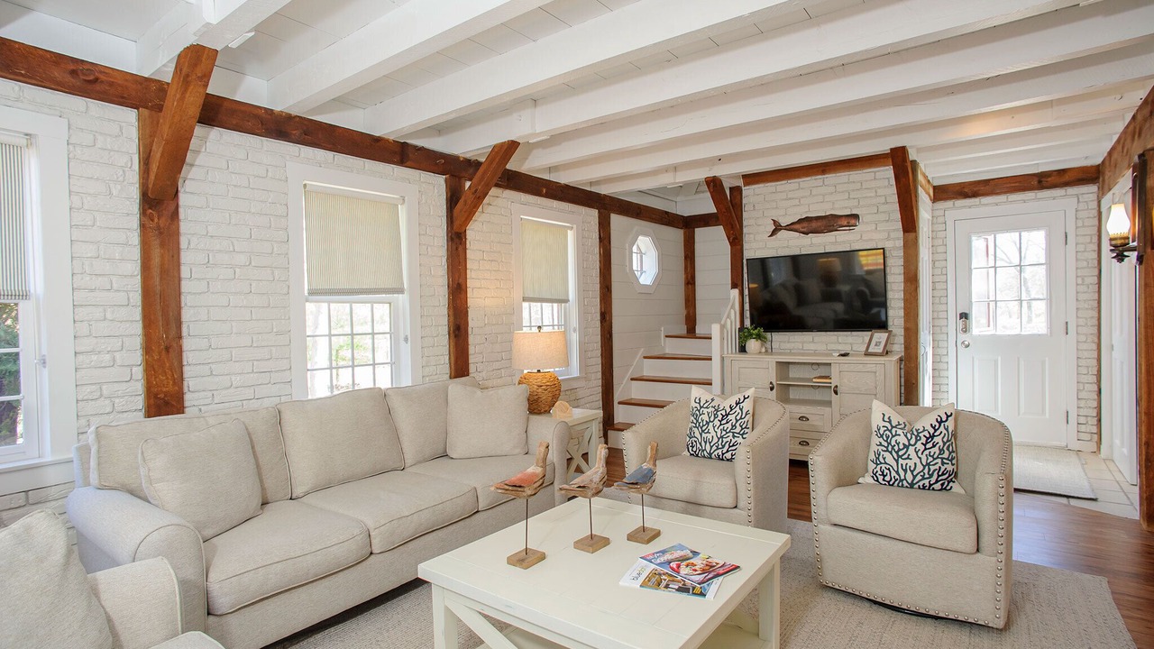 Photo of Livingroom in West Tisbury