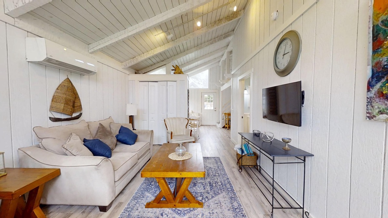 Photo of Livingroom in Dennis