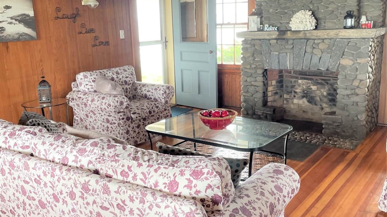 Photo of Livingroom in Branford