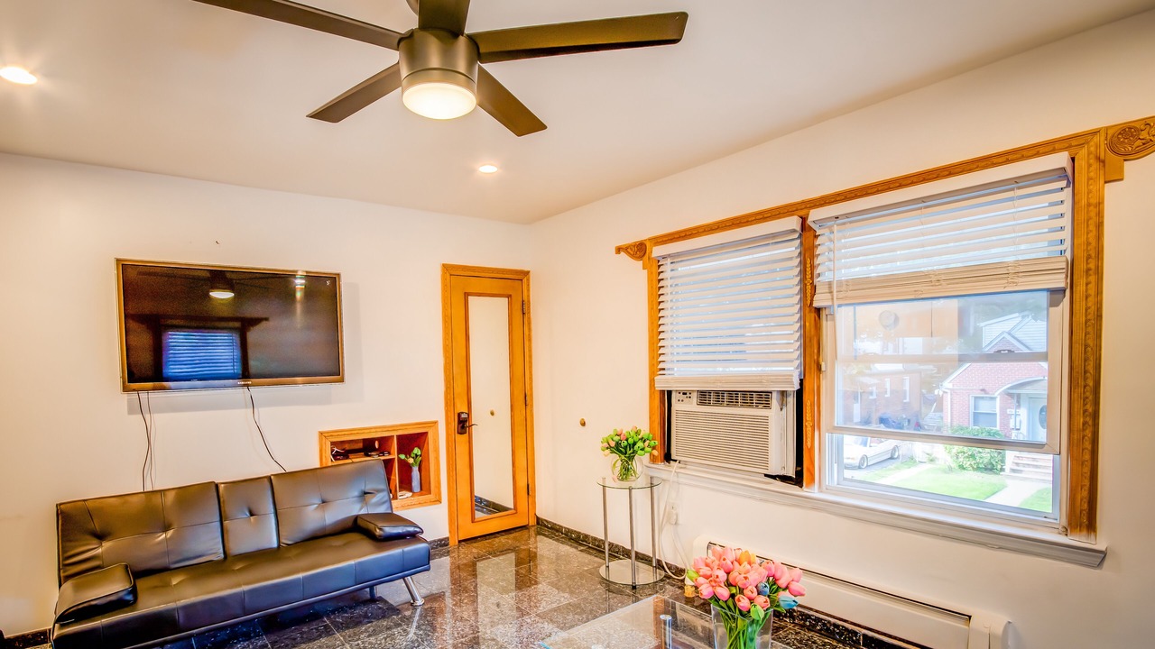 Photo of Livingroom in Queens