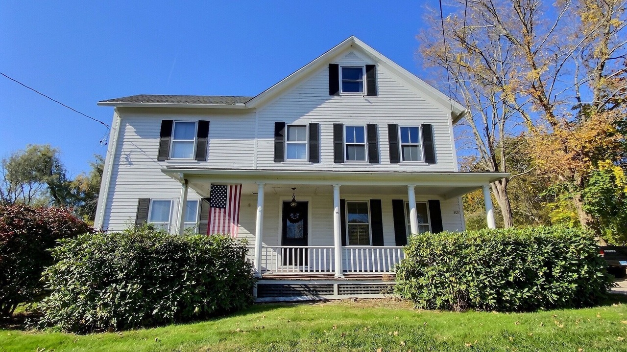 Photo of Outdoor in Litchfield Historic District