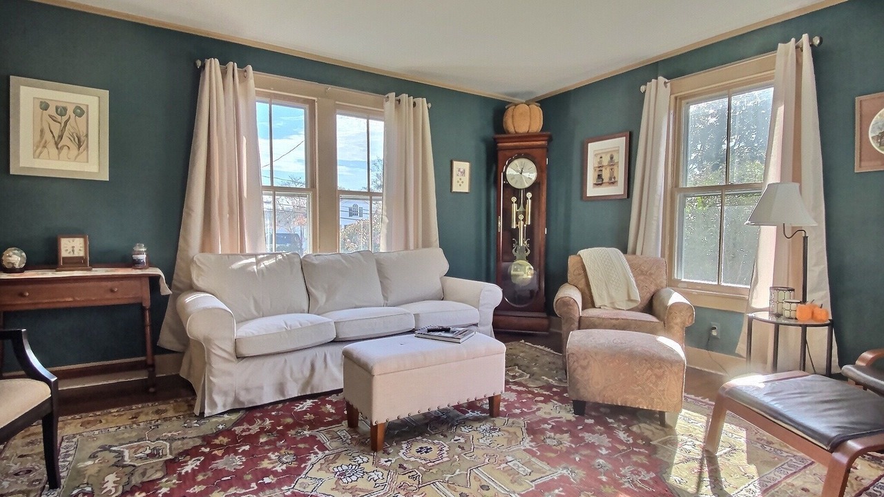 Photo of Livingroom in Litchfield Historic District