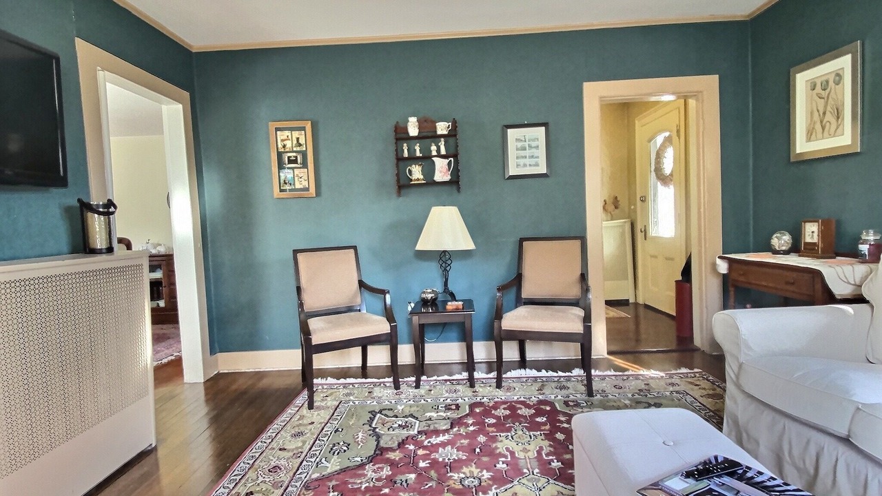 Photo of Livingroom in Litchfield Historic District