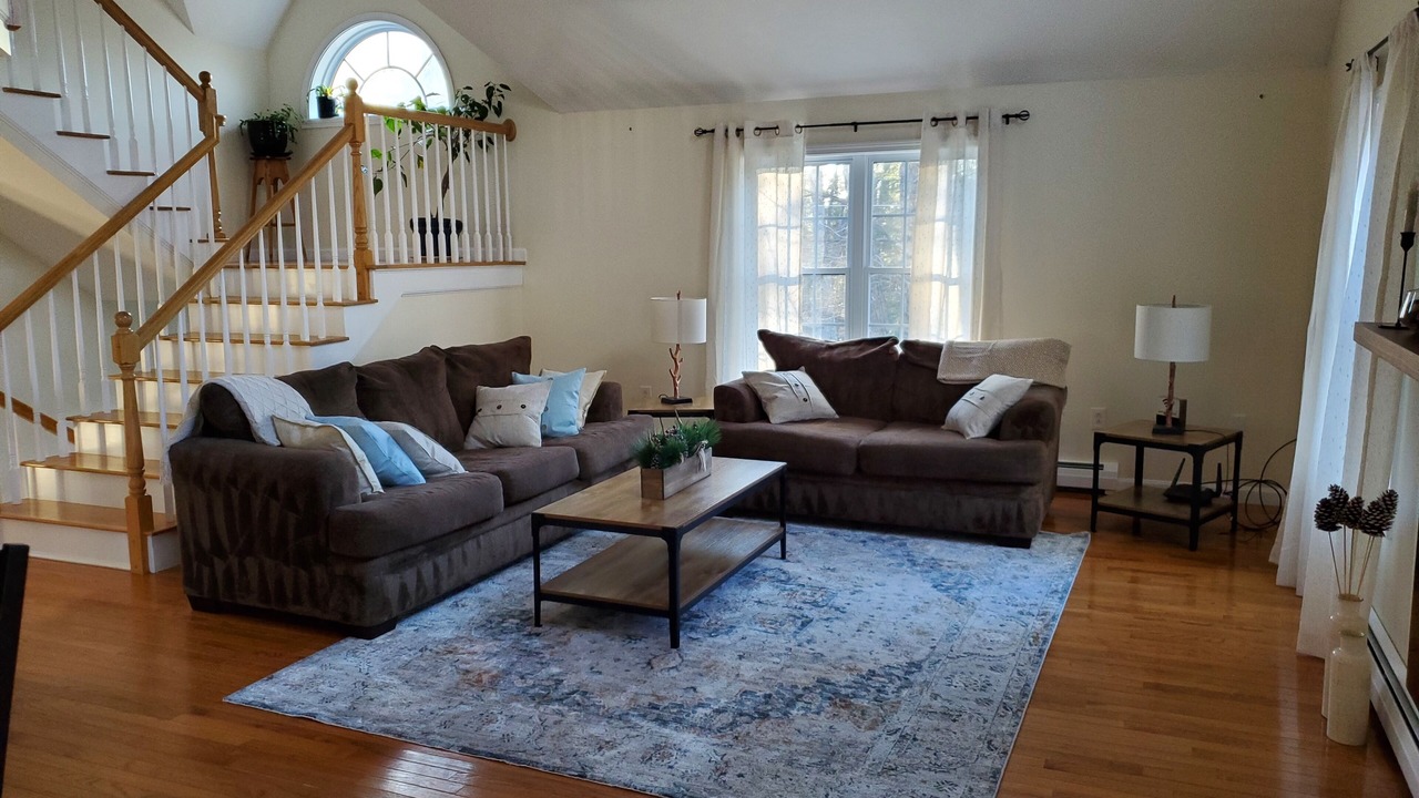 Photo of Livingroom in Hillsboro