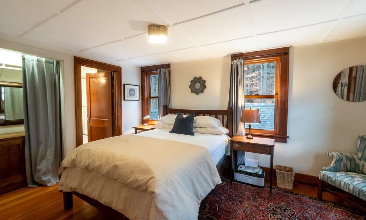 Photo of Bedroom in Lee