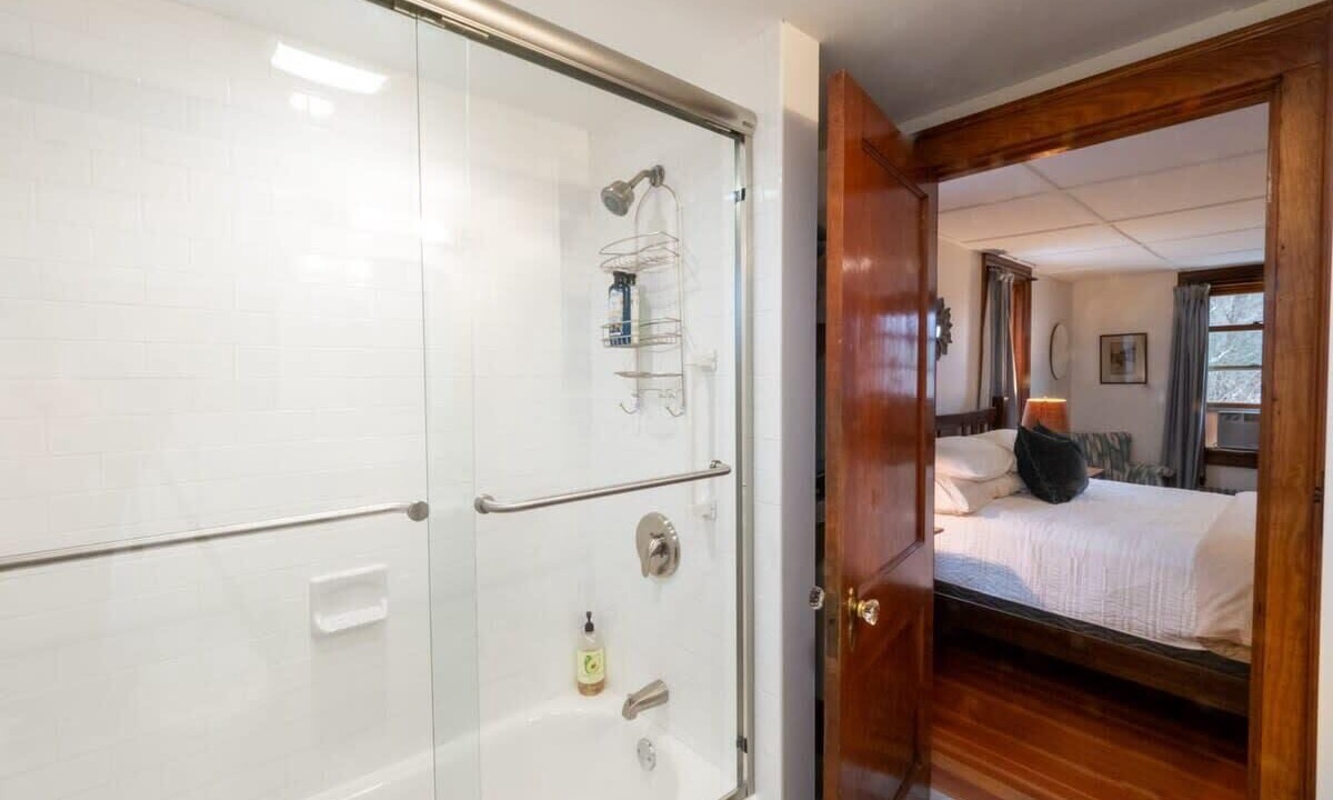 Photo of Bathroom in Lee