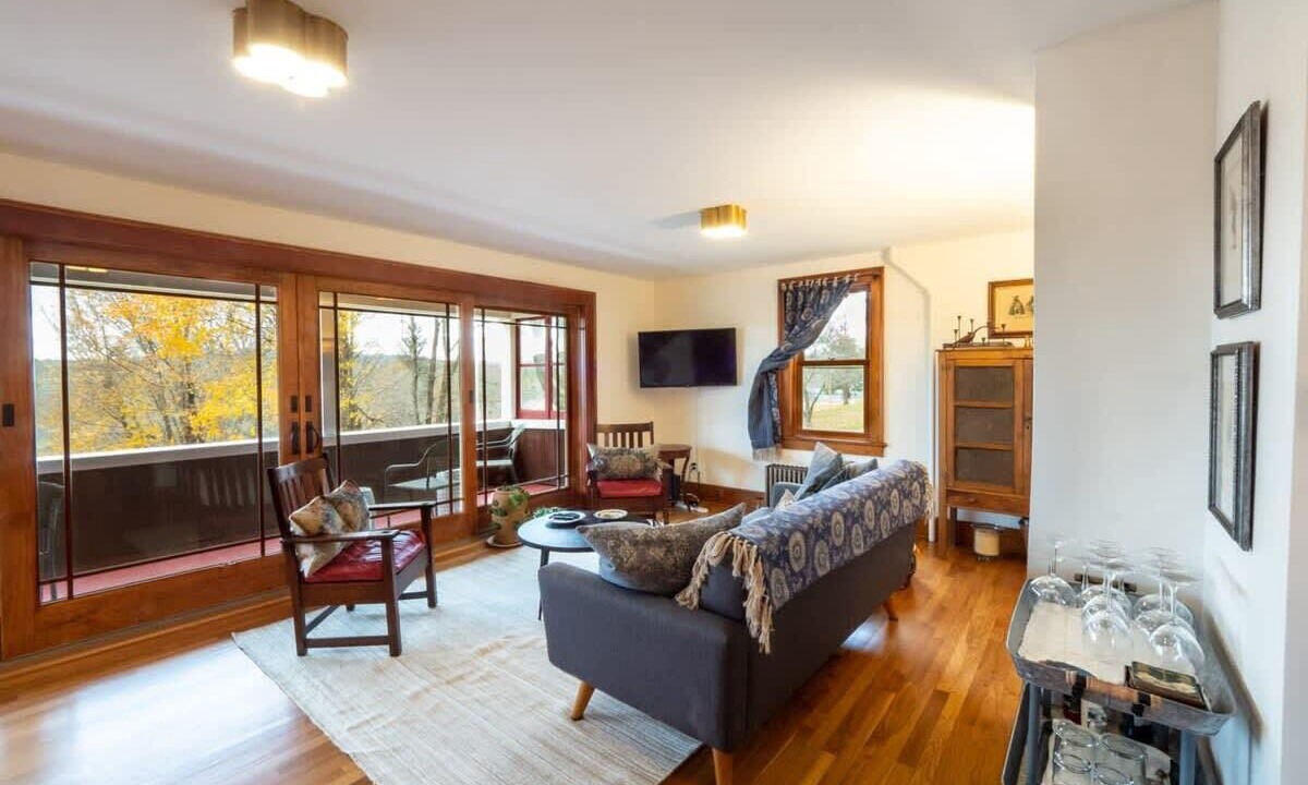 Photo of Livingroom in Lee