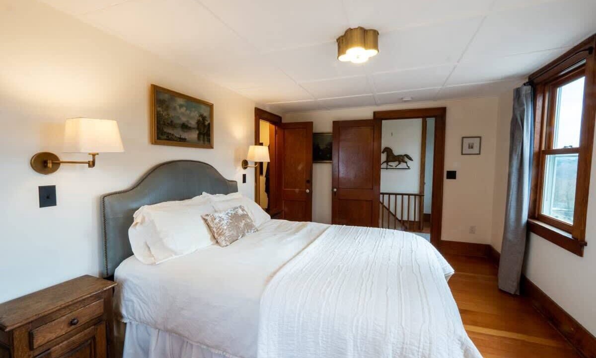 Photo of Bedroom in Lee