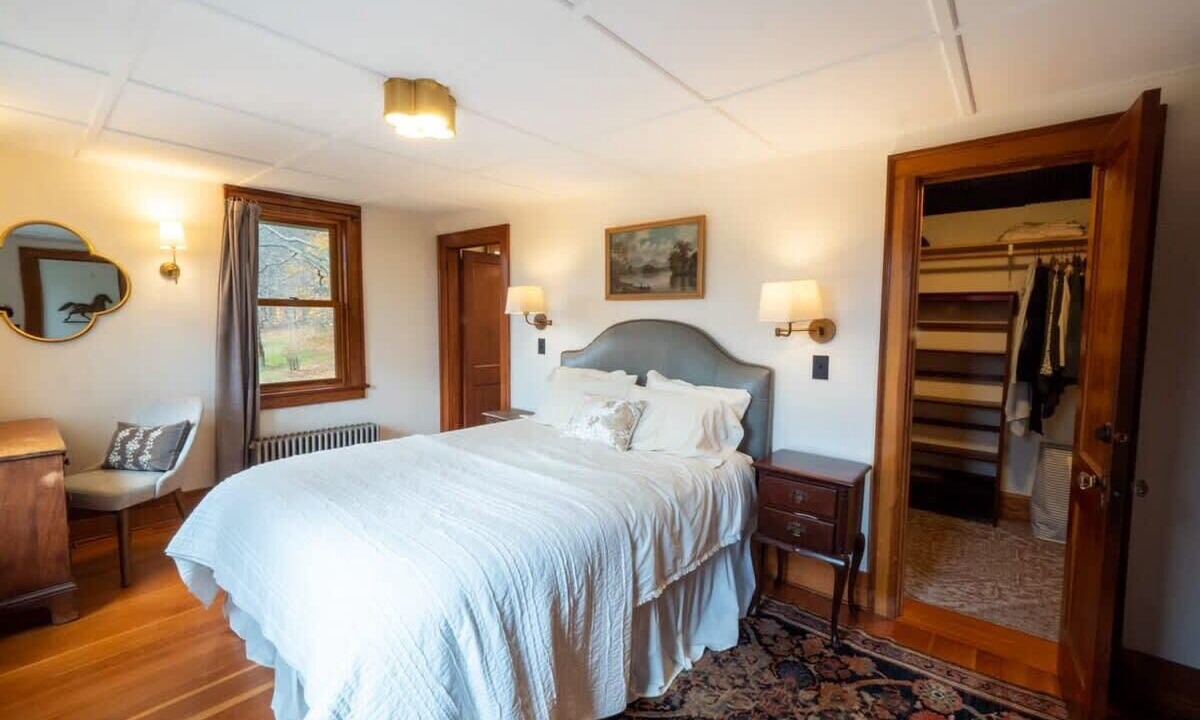 Photo of Bedroom in Lee