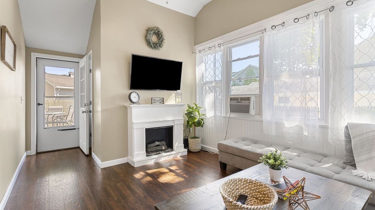 Photo of Livingroom in Hampton