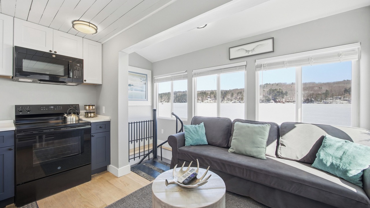 Photo of Livingroom in Alton Bay
