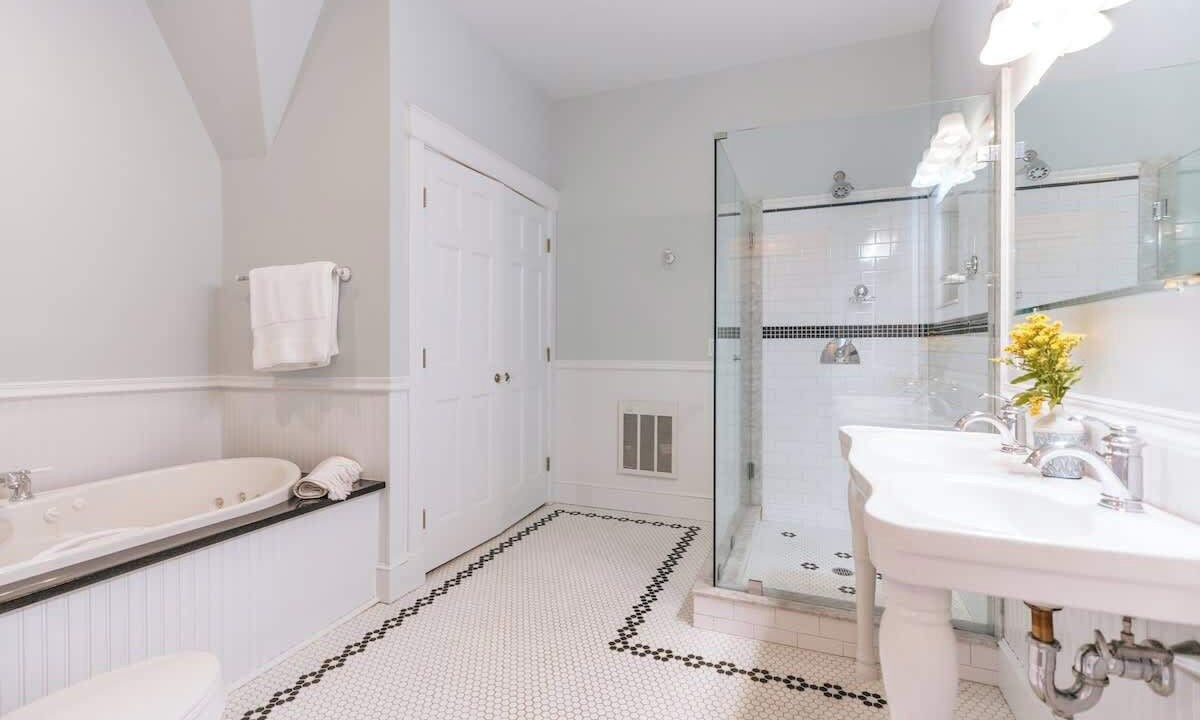 Photo of Bathroom in Easton's Point