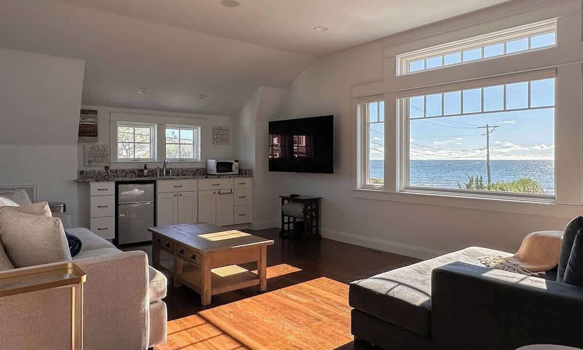 Photo of Livingroom in Easton's Point