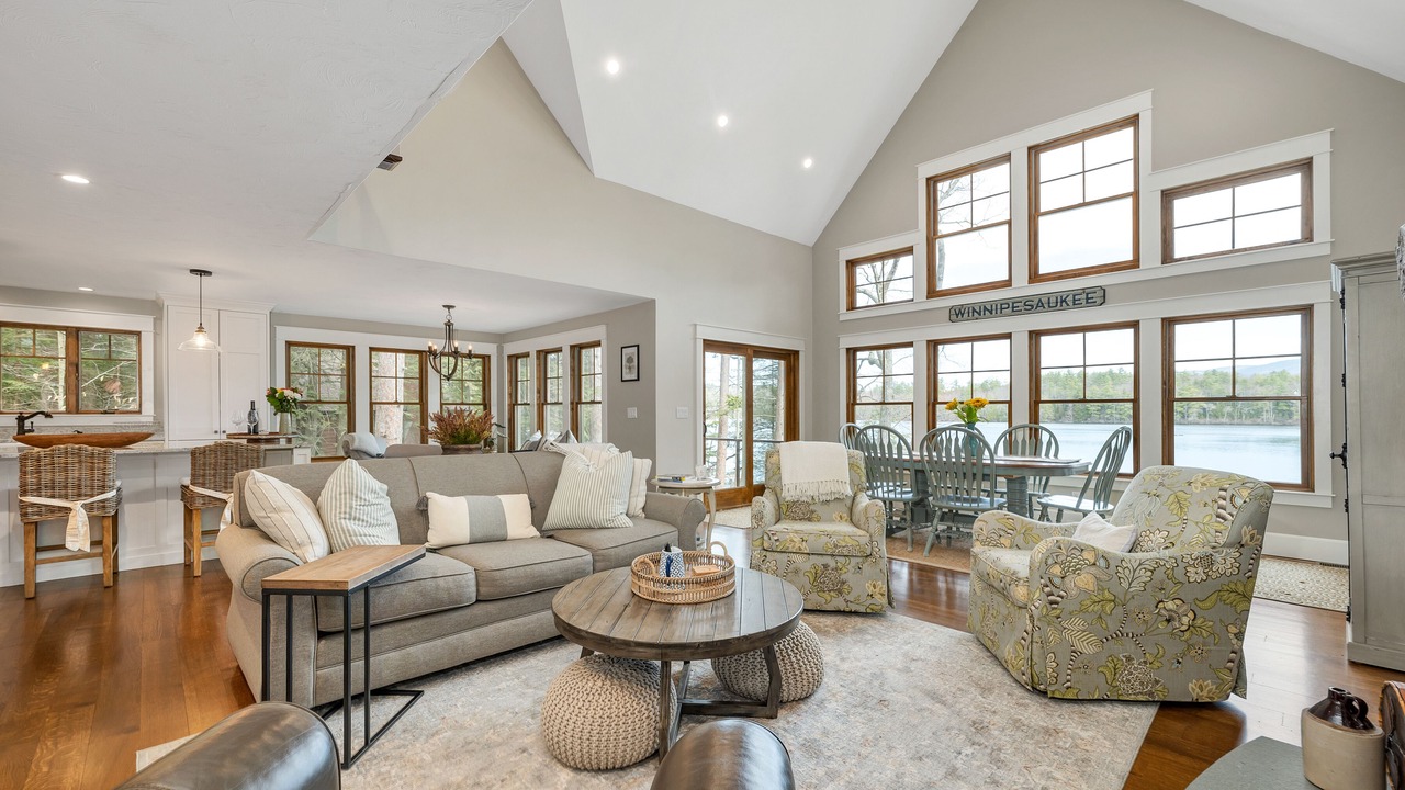 Photo of Livingroom in Moultonborough