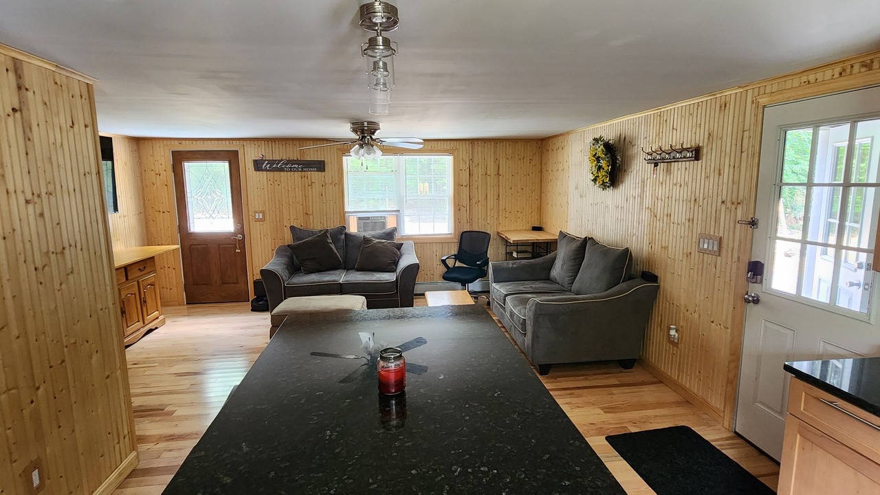 Photo of Livingroom in Weirs Beach