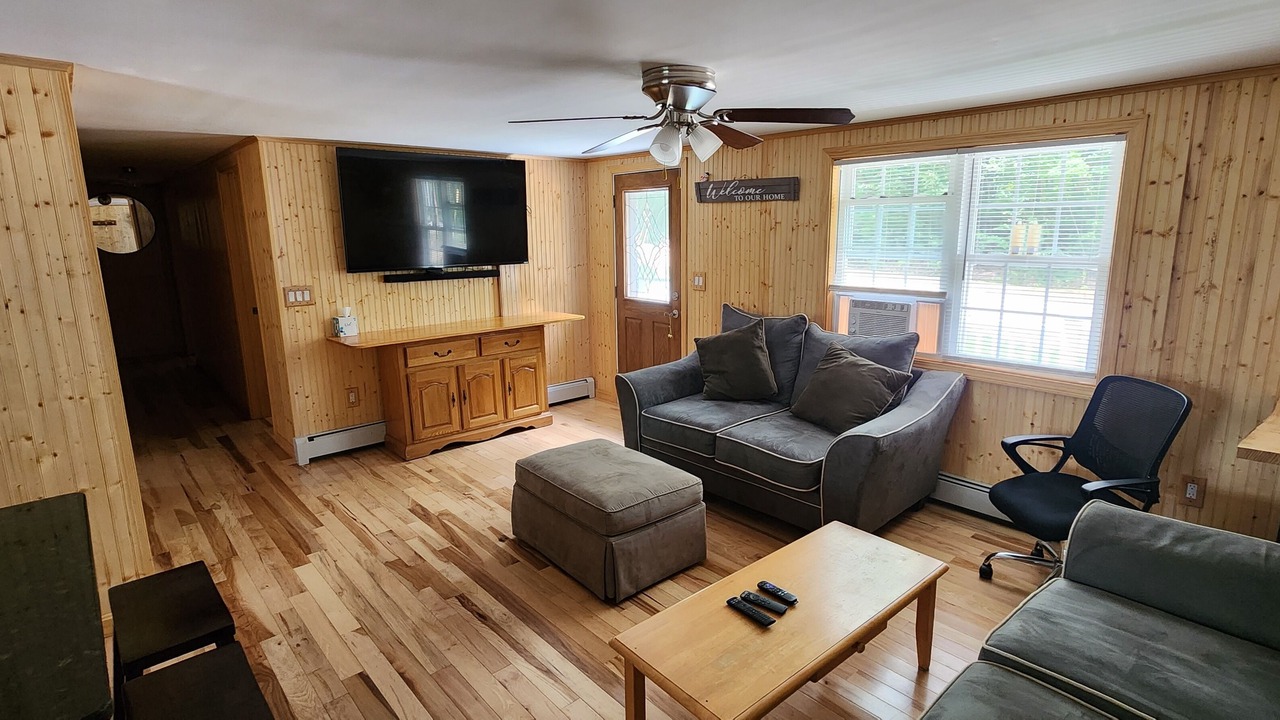 Photo of Livingroom in Weirs Beach