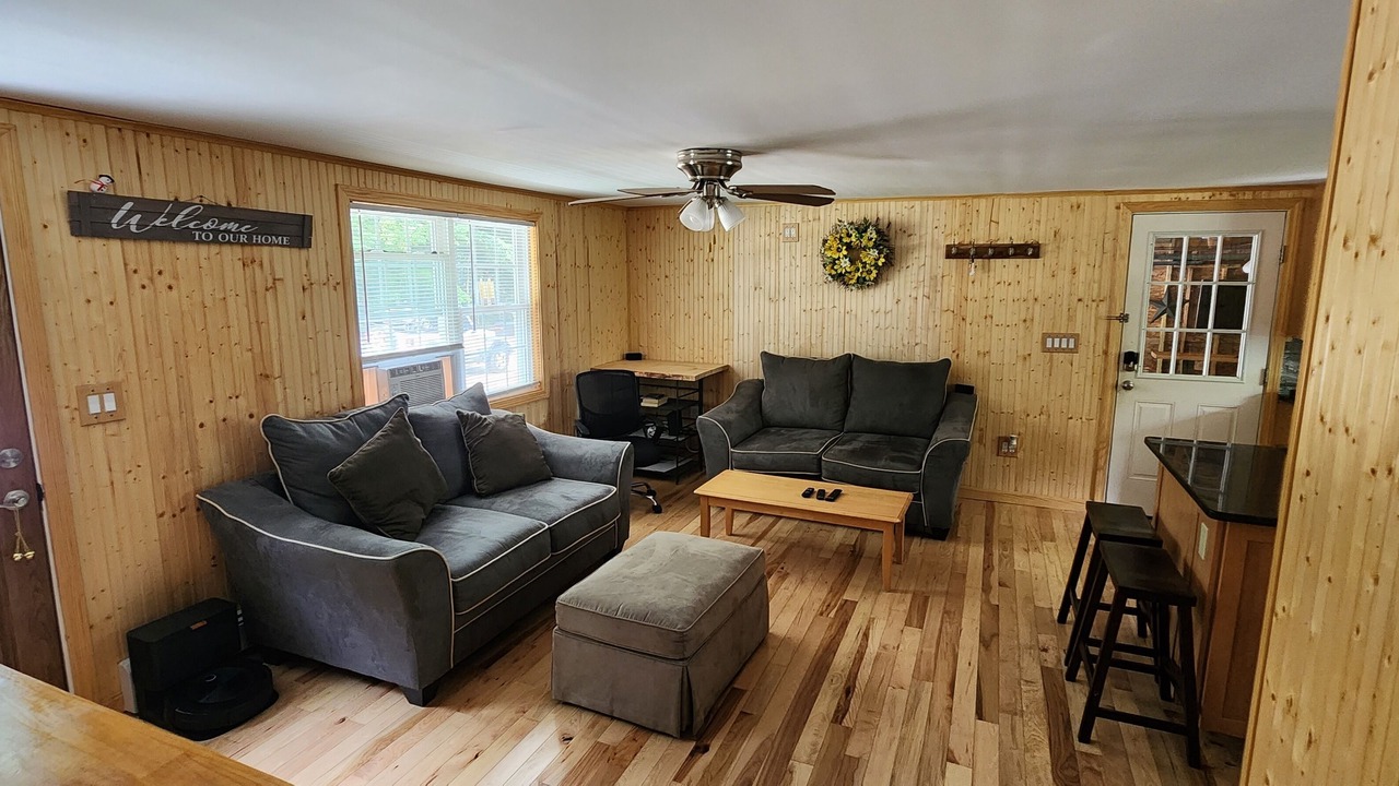 Photo of Livingroom in Weirs Beach
