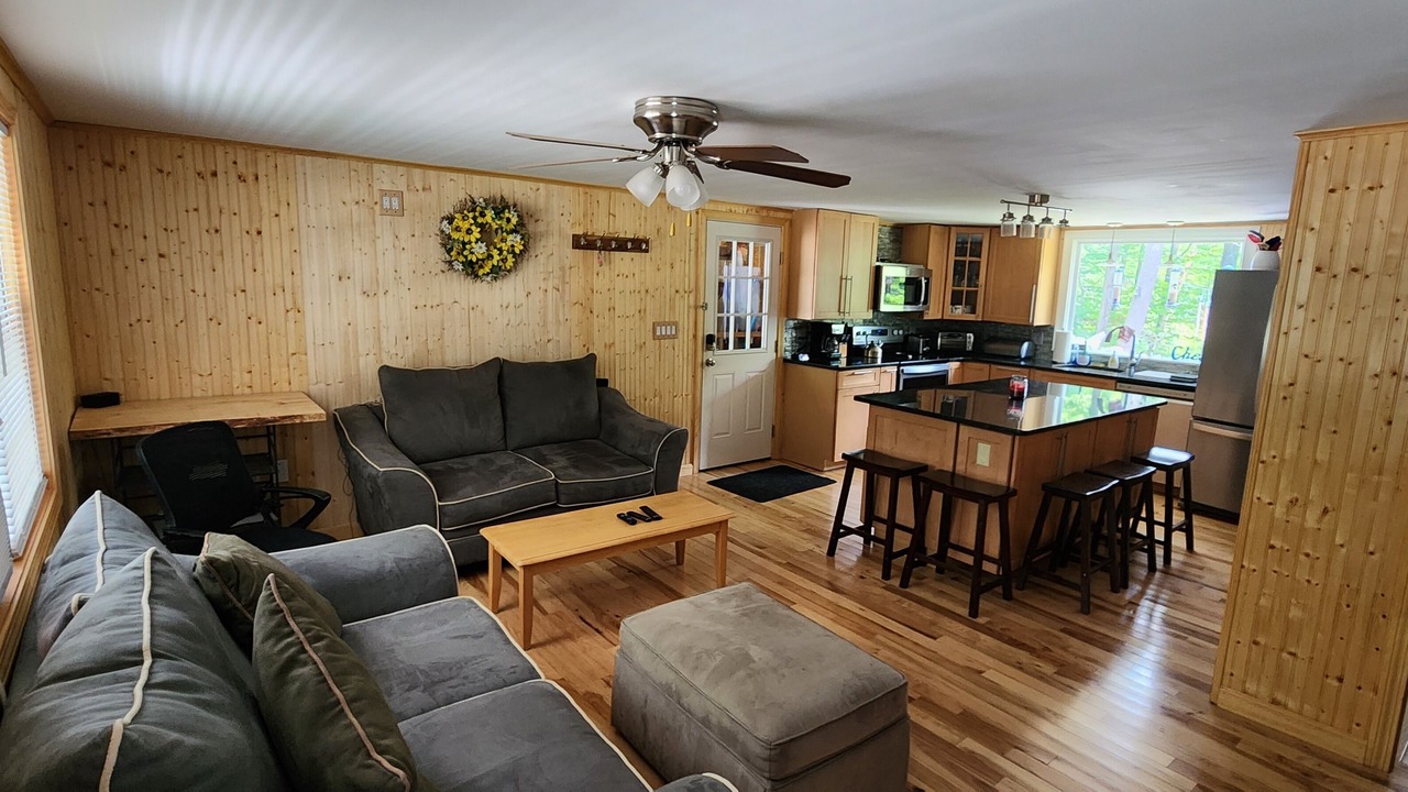 Photo of Livingroom in Weirs Beach