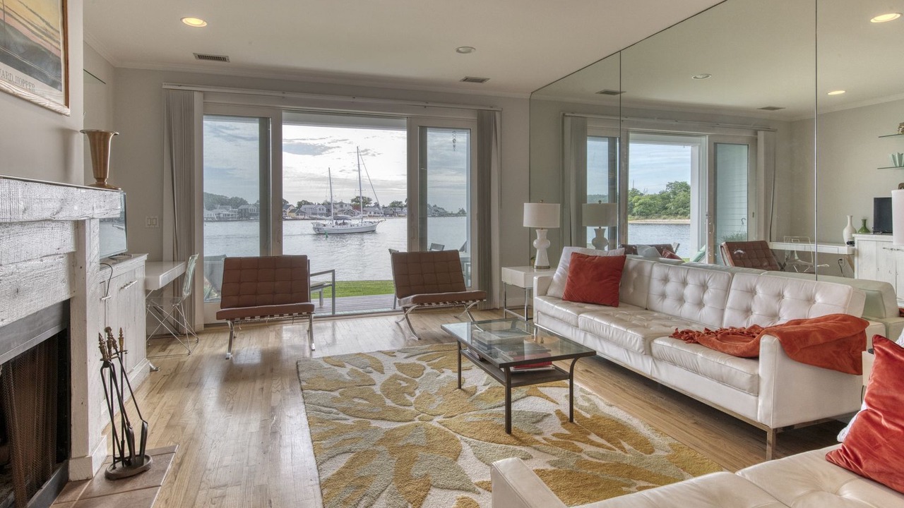 Photo of Livingroom in Greenport
