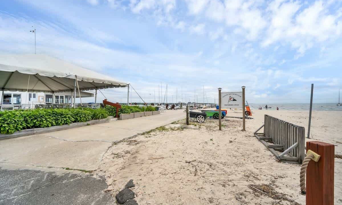 Photo of Others in Niantic