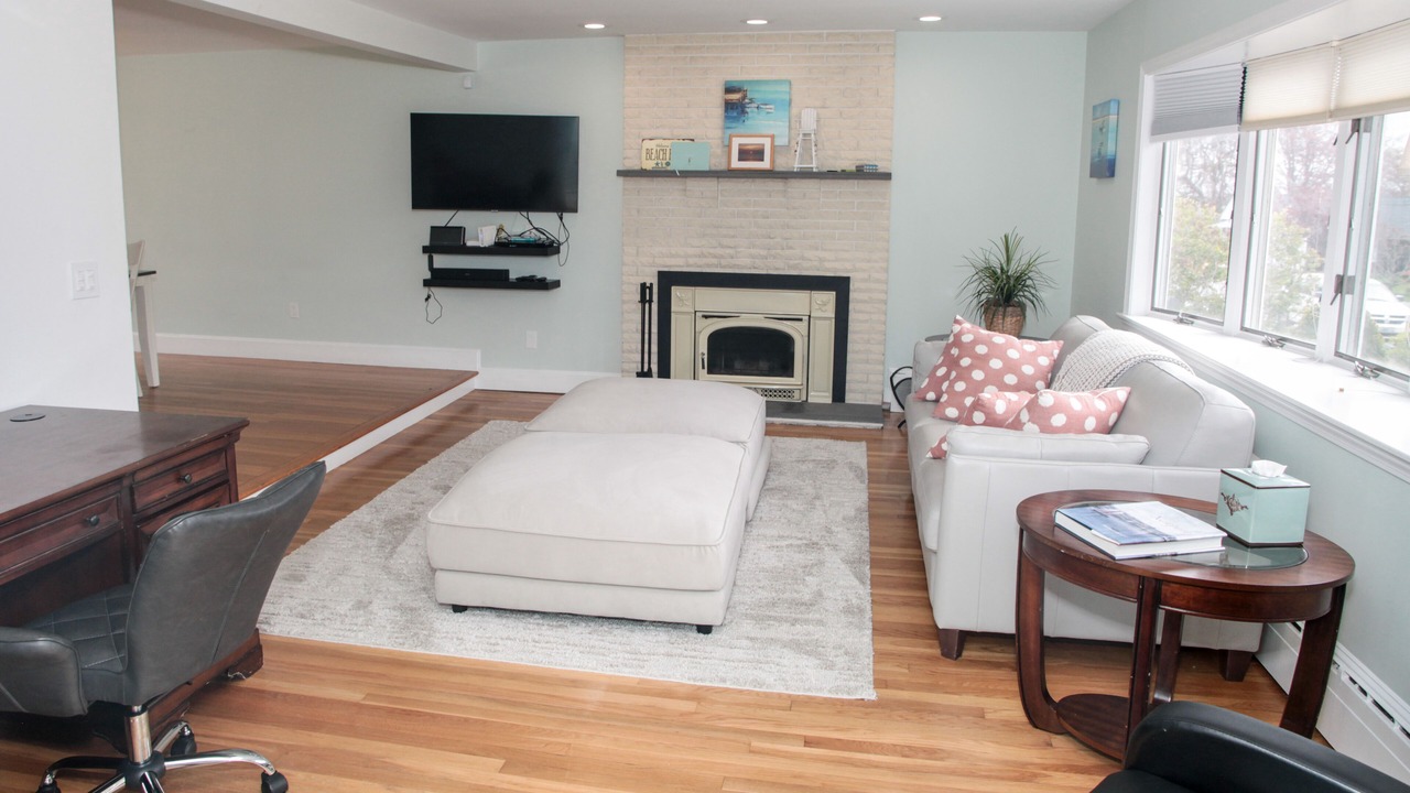 Photo of Livingroom in Easton's Point