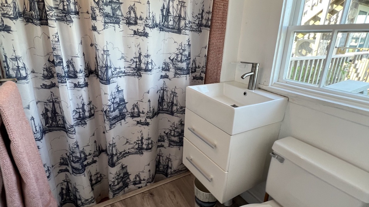 Photo of Bathroom in Commercial Street