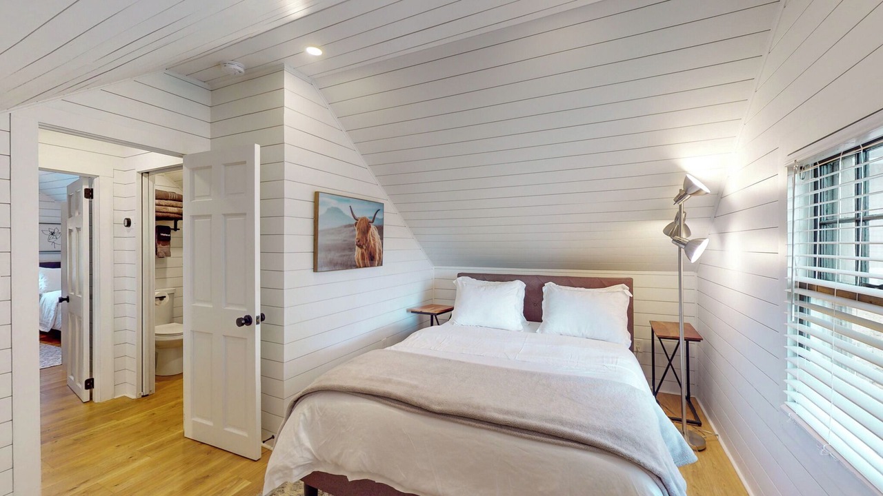 Photo of Bedroom in Mystic
