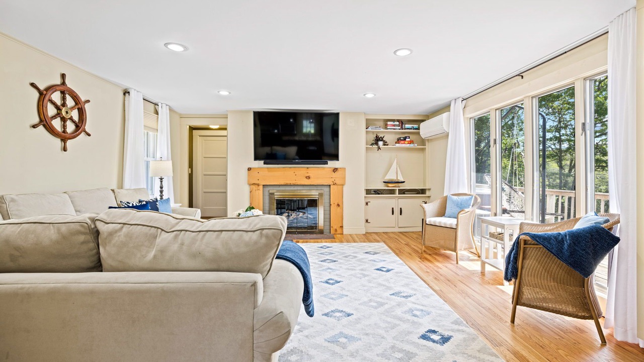 Photo of Livingroom in South Yarmouth
