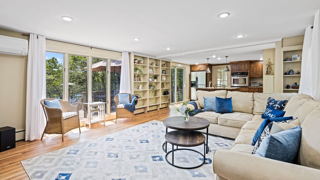 Photo of Livingroom in South Yarmouth