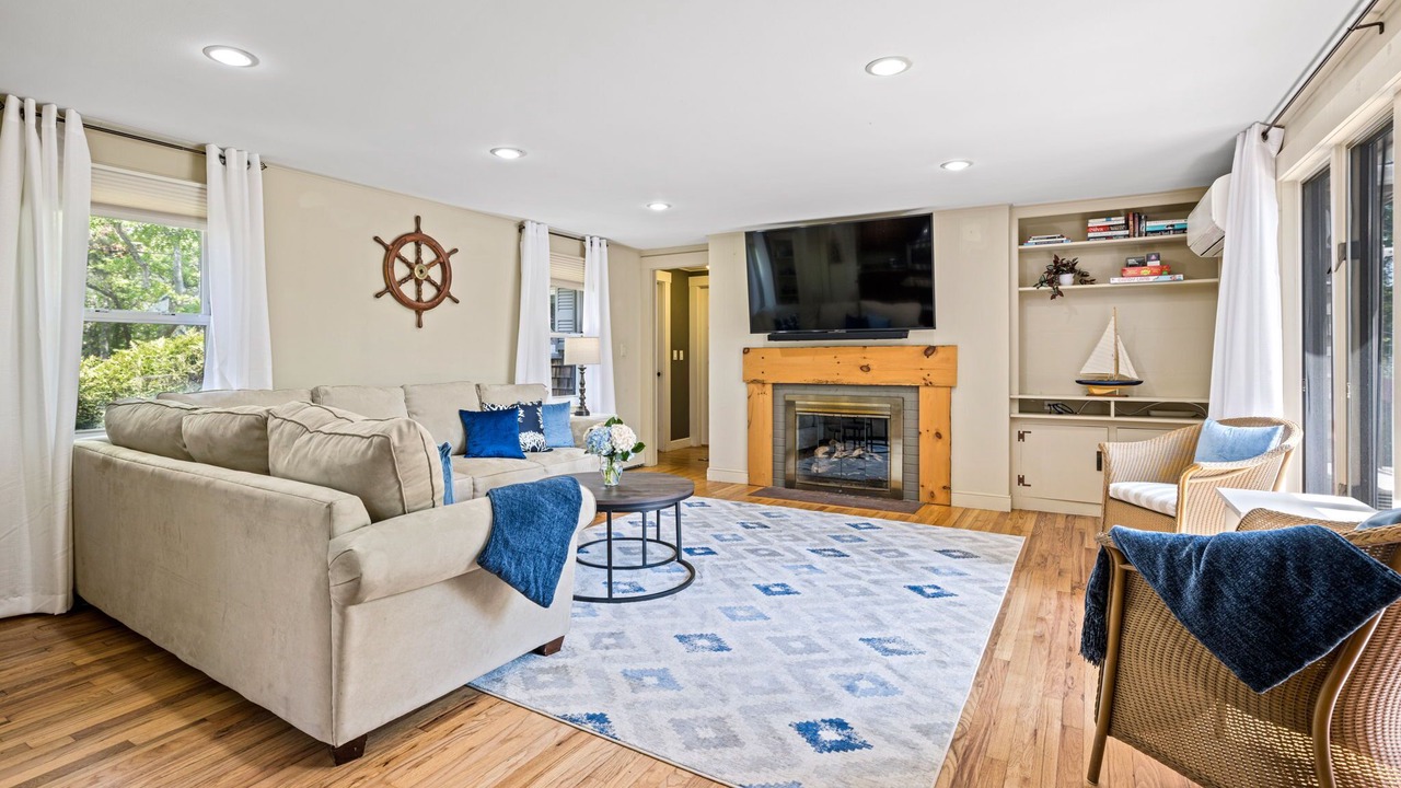 Photo of Livingroom in South Yarmouth