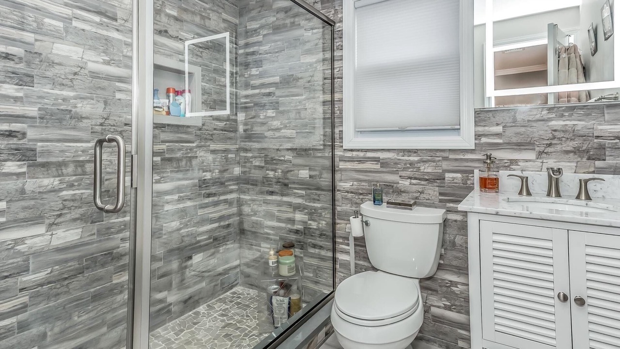 Photo of Bathroom in Lido Beach