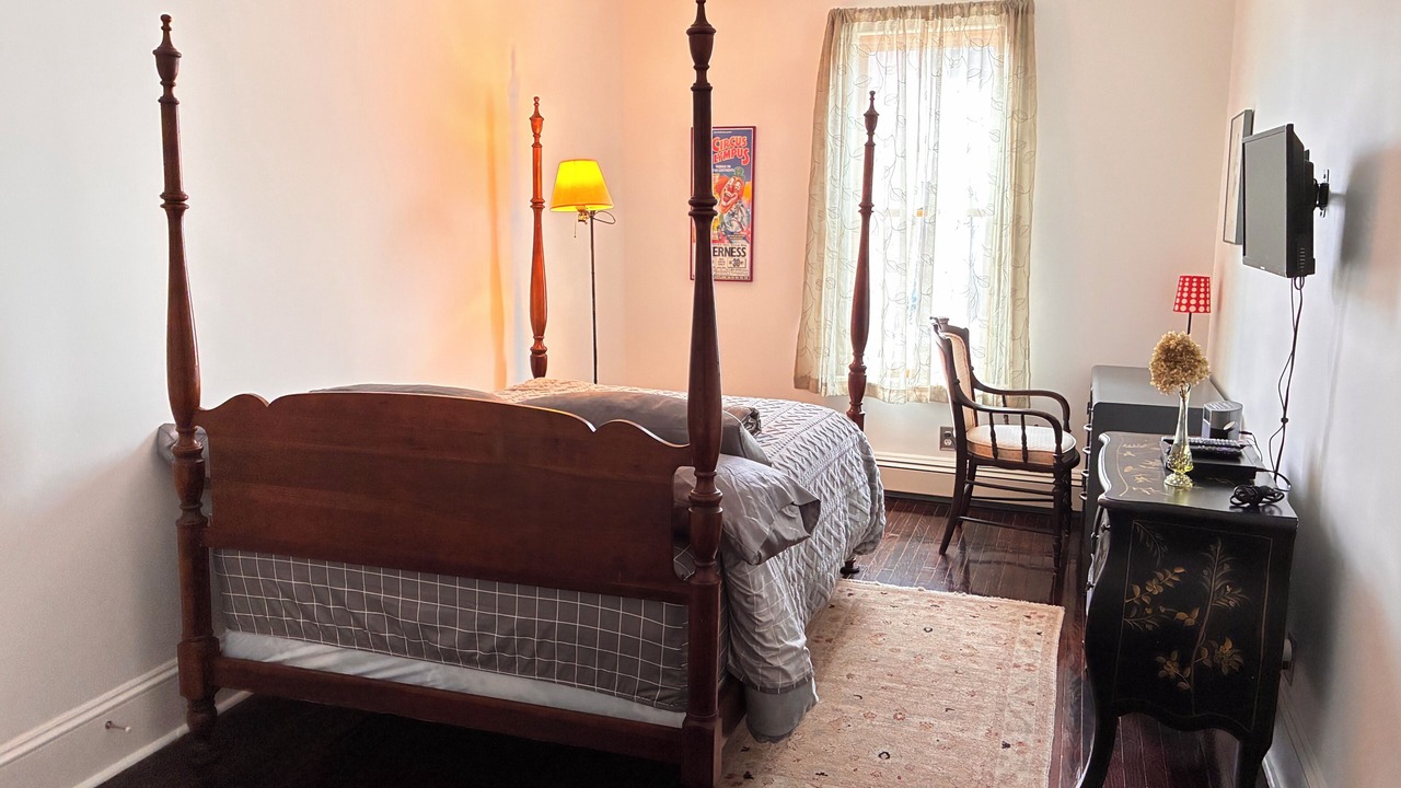 Photo of Bedroom in Newburgh