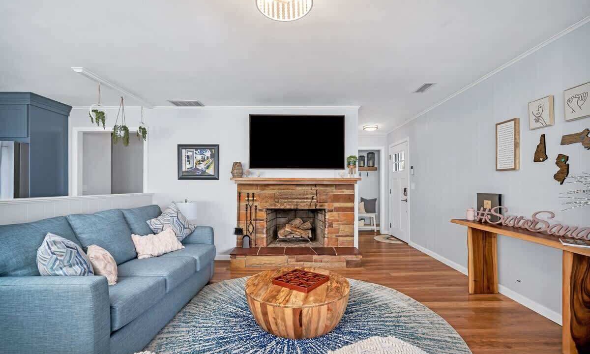 Photo of Livingroom in Westbrook Center