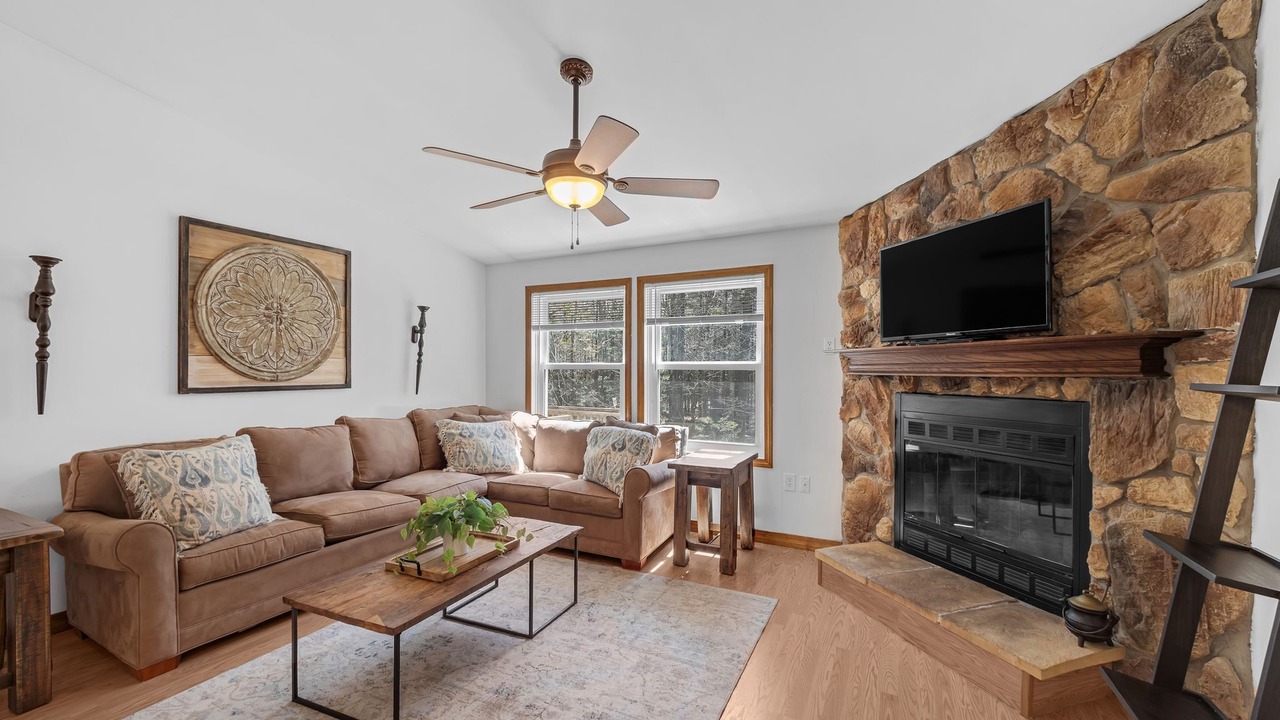 Photo of Livingroom in Center Tuftonboro