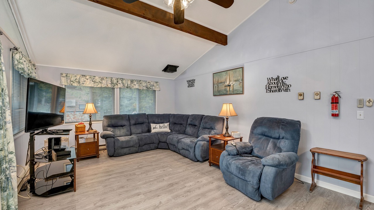Photo of Livingroom in Moultonborough