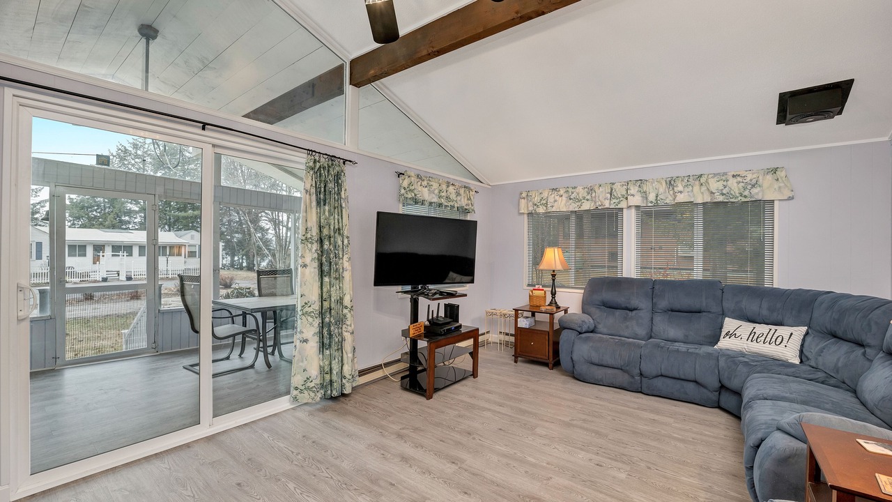 Photo of Livingroom in Moultonborough