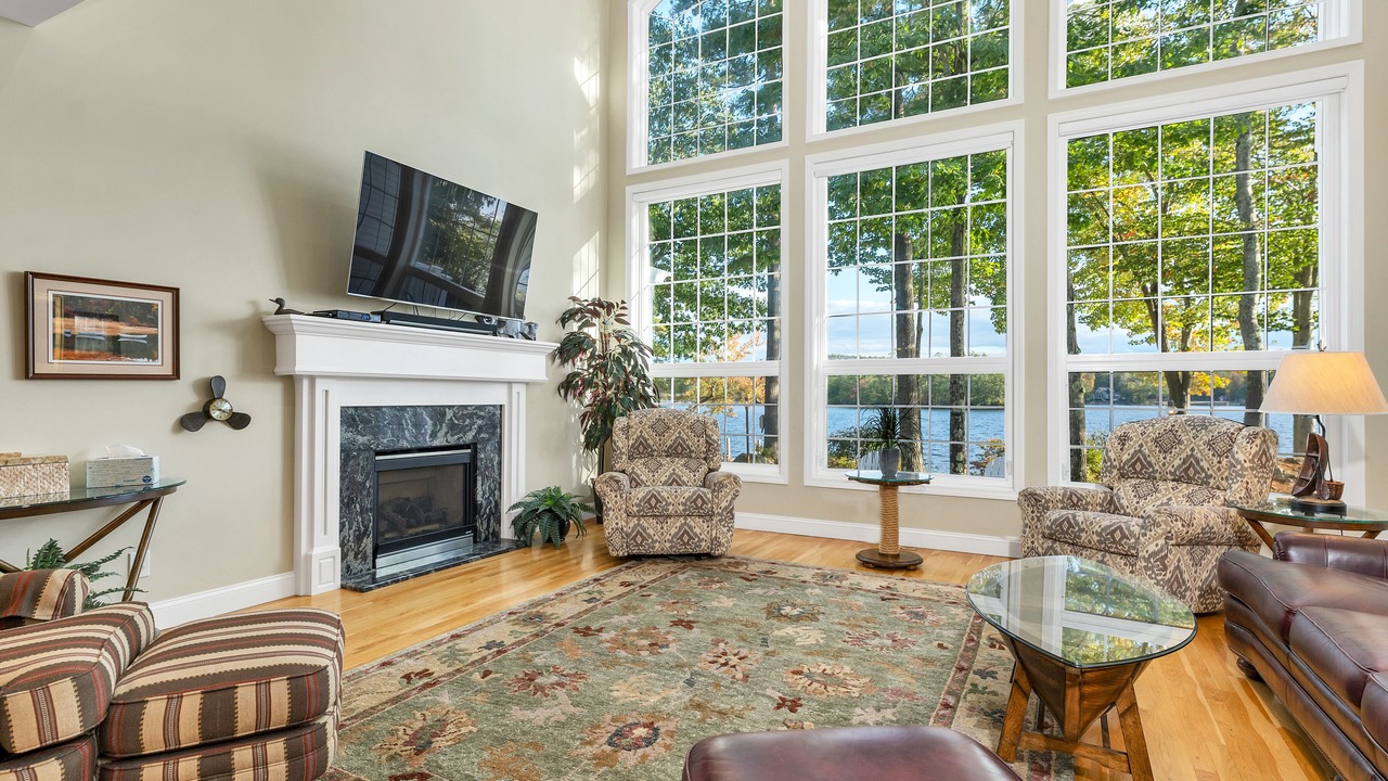 Photo of Livingroom in Moultonborough