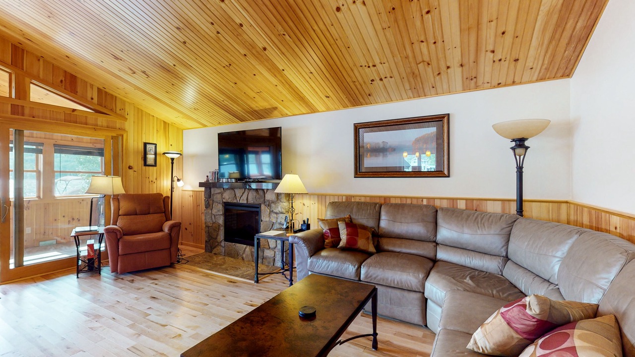 Photo of Livingroom in Alton Bay