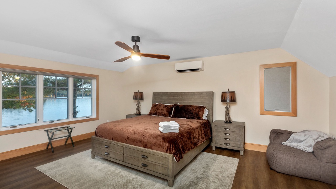 Photo of Bedroom in Moultonborough