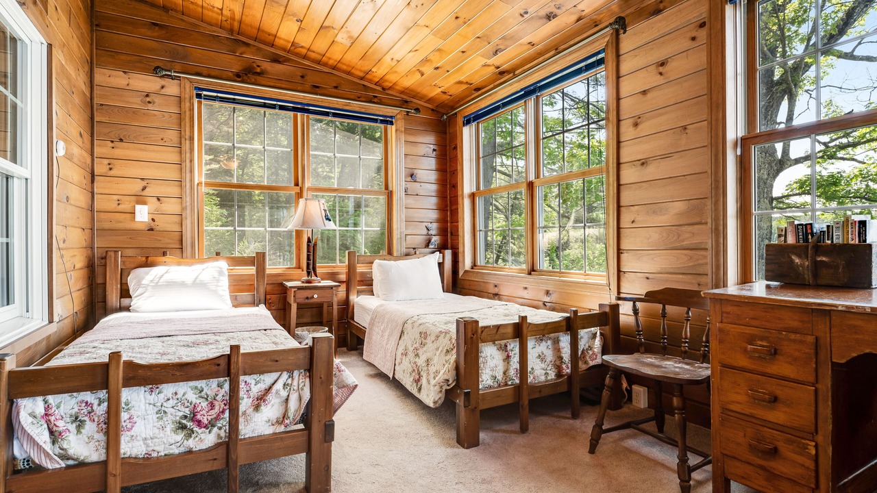 Photo of Bedroom in Bomoseen